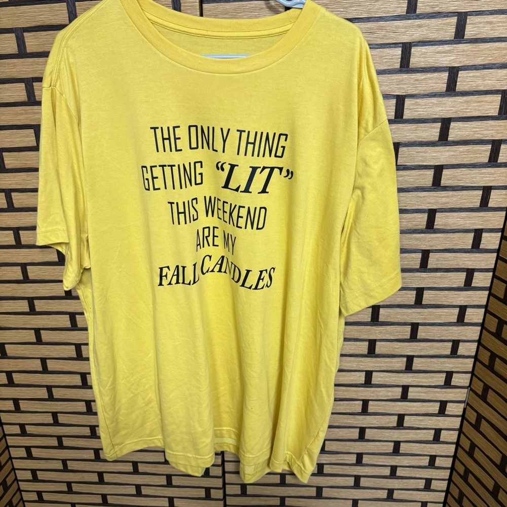 George Gold Fall‎ Candle Tee Size 2X
